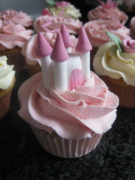 Princess Castle Cupcake Fairy Castle Cake, Castle Cupcakes, Castle Cakes, Castle Ideas, Cake Tips, Cupcake Images, Fairy Castle, Princess Birthday Cake, Fairy Cake