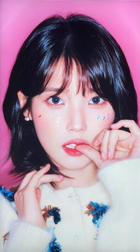 Media Art Exhibition, Iu Pics, Girls Reference, Concert Makeup, Gucci Beauty, Iu Hair, Beauty Pop, Lee Jieun, Kim Sejeong