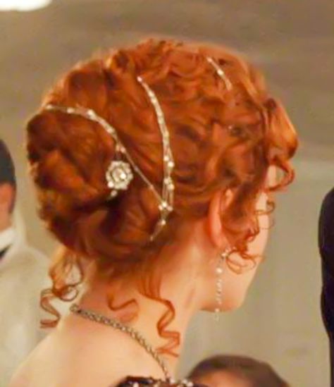 Anastasia Hairstyle Disney, Red Hair Princess Aesthetic, Tudor Hair, Elvish Hairstyles, Bridgerton Ball, Fenugreek For Hair, Royal Hairstyles, Roman Hairstyles, Aruba Vacation