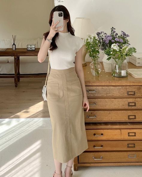 Rok Korean Style, Modest Girly Outfits, Simple Casual Outfits, Korean Casual Outfits, Everyday Fashion Outfits, Korean Fashion Dress, Casual Day Outfits, Classy Work Outfits, Classy Casual Outfits