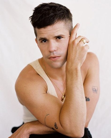 Charlie Carver (@charliecarver) Max And Charlie Carver, Max Carver, Charlie Carver, Male Face, My Crush, Teen Wolf, Face Claims, Triangle Tattoo, Actors