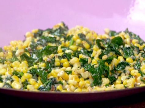 Garlicky Creamed Corn and Spinach recipe from Rachael Ray via Food Network Spinach Benefits, Creamed Corn Recipes, Spinach Recipe, Creamed Corn, Creamed Spinach, Spinach Recipes, Corn Recipes, Veggie Side Dishes, Rachael Ray