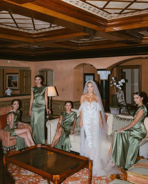 popular on pinterest this week 📌 Bridesmaid Editorial Photography, Vogue Bridal Party, Non Traditional Wedding Party Photos, Bride Maids Photoshoot, Trending Wedding Photos, Editorial Getting Ready Photos, Magazine Wedding Photos, Non Traditional Bridal Party Photos, High End Wedding Photography