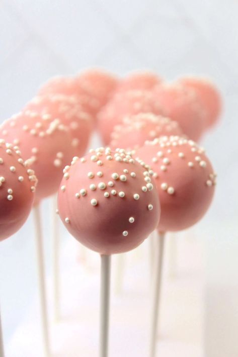 Copycat Starbucks Cake Pops - The Squeaky Mixer Cake Pops Starbucks, Perfect Vanilla Cake, Starbucks Cake Pops, Diy Cake Pops, Starbucks Birthday, Starbucks Cake, Birthday Cake Pops, Sprinkle Shower, Copycat Starbucks