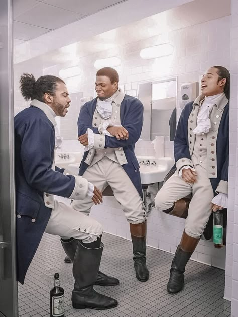 Hamilsquad Fanart, Funny Hamilton Pictures, Anthony Ramos Hamilton, Alexander Hamilton Musical, Hamilton Pictures, Hamilton Jokes, Musicals Funny, Daveed Diggs, Hamilton Lin Manuel