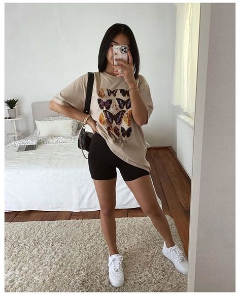 Mode Coachella, Bike Shorts Outfit, Casual Sporty Outfits, Summer Workout Outfits, Look Legging, Biker Shorts Outfit, Biker Outfit, Summer Shorts Outfits, Legging Outfits