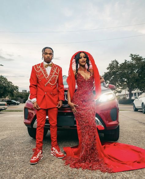 Prom Suit Designs, Prom Black Couples, Red Prom Suit, Relationship Pics, Prom Couples, Gorgeous Prom Dresses, Prom Date, Prom Girl Dresses