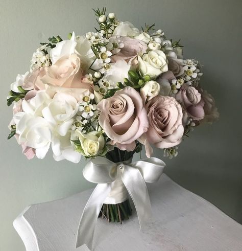 Nude Flower Bouquet, Real Flower Bridal Bouquet, Quicksand Rose Bouquet, Beige Wedding Bouquet, Ivory Rose Bouquet, Bouquet Pastel, Small Wedding Bouquets, Bridal Bouquet Blue, Peony Bouquet Wedding