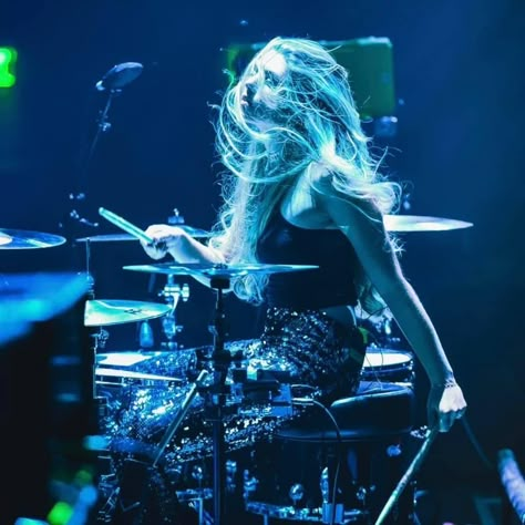 Drummer And Guitarist Aesthetic, Drum Girl Aesthetic, Drummer Girl Aesthetic, Drummer Aesthetics, Female Rockstar Aesthetic, Rock Drummer, Drums Girl, Masc Girl, Drummer Girl