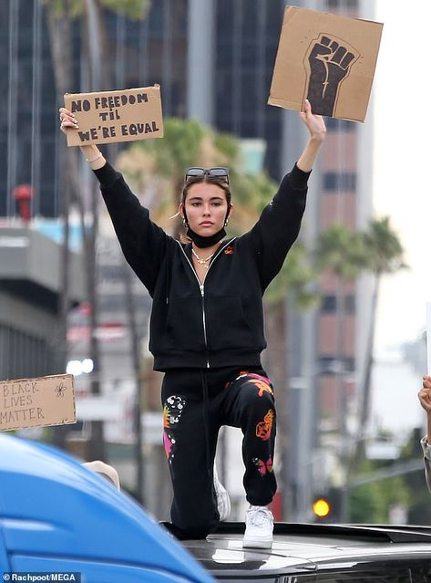 Blm Protest, Madison Beer Outfits, Hilarious Pictures, Black Lives Matter Protest, Riot Grrrl, Black Lives Matter Movement, Old Singers, Power To The People, Madison Beer