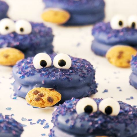 Oreo Treats, Cookie Monster Birthday, Sesame Street Cookies, Pastel Cupcakes, Kids Treat, Oreo Pops, Googly Eyes, Chocolate Covered Oreos, Fun Treats