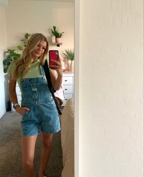 Summer Outfits 2024 Short Women, Overall Outfits Summer, Summer Overall Outfits, Womens Overalls Outfits, Jean Overall Outfits, Overalls Outfit Short, Overall Shorts Outfit, Cute Overall Outfits, Denim Overalls Outfit