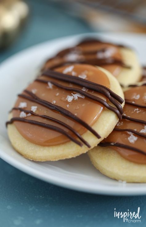 Caramel Shortbread, Nutella Desserts, Shortbread Cookie Recipe, Caramel Cookies, Delicious Cookie Recipes, Caramel Recipes, Easy Cookie Recipes, Tea Cakes, Shortbread Cookies