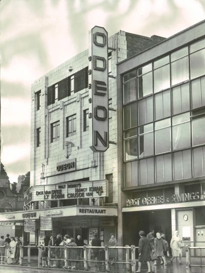 Circa 1966. Later turned into The Mall night club. Odeon Cinemas, Stockton On Tees, Northern England, Movie Theaters, Drive In Movie, St Helens, Places Of Interest, Remember When, North Yorkshire