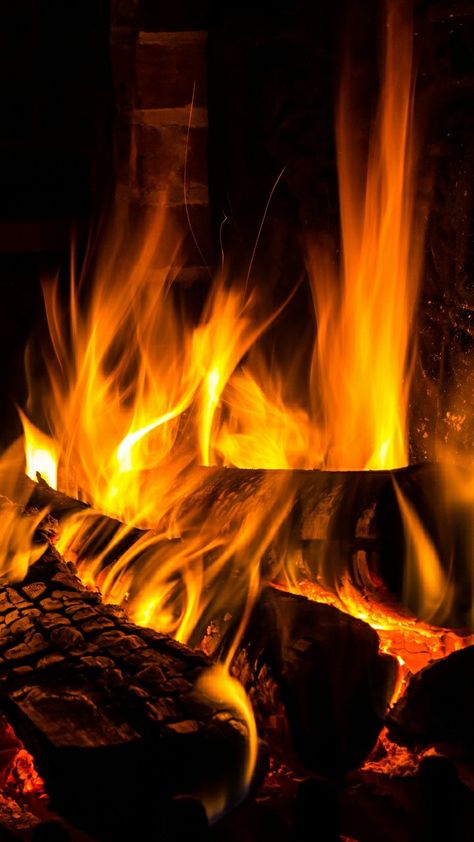 Feu Aesthetic, Winter Fireplace, Drama Activities, Acoustic Guitar Photography, Pretty Nature Pictures, Predator Alien Art, Fire Image, Guitar Photography, Flame Art