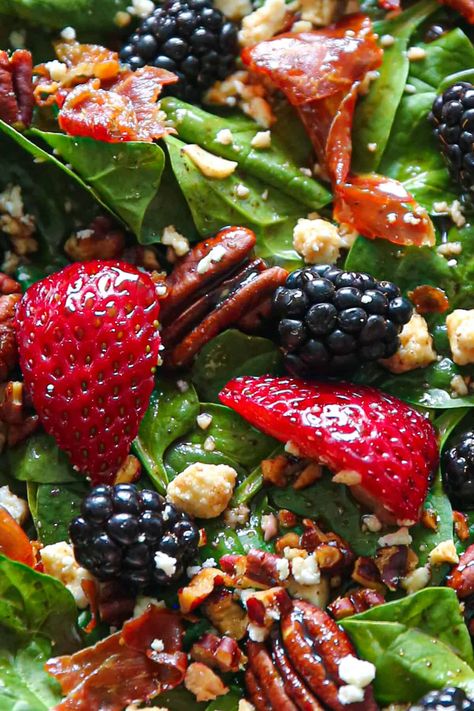 Berry spinach salad with strawberries, blackberries, feta cheese, pecans, crispy prosciutto, and balsamic glaze. Spinach Salad With Feta, Berry Spinach Salad, Spinach Feta Salad, Strawberry Feta Spinach Salad, Salad With Pecans, Blackberry Salad, Veggie Meal Prep, Salad With Feta Cheese, Fluff Salad Recipes