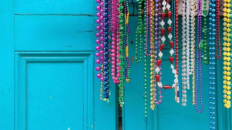 New Orleans Mardi Gras Wallpaper | Mardi Gras beads in New Orleans Beautiful High Quality Wallpapers ... Nouvelle Orleans, Funk Bands, Mardi Gras Parade, New Orleans Mardi Gras, Mardi Gras Beads, Mardi Gras Party, Fat Tuesday, Good Times Roll, Southern Charm