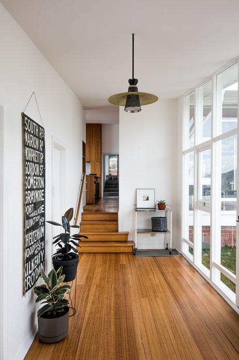 An Architect's 1958 Midcentury in Tasmania Gets a Graceful Renovation - Photo 4 of 15 - Inside the entry, which affords a view through the house towards the extension, Emery's original palette combines white walls with wood floors. Mid Century Modern Flooring, Modern Wood Floors, Wood Floor Design, Mid Century Wood, Modern Flooring, Mid Century Modern Bedroom, Midcentury Home, Mid Century Living Room, Mid Century Modern Living Room