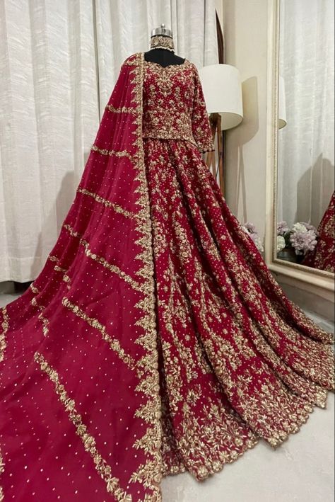 Bridal Lengha Designs Latest Pakistani, Bride Lehnga Designs Latest Red, Bridal Wear Lehenga, Bride Lehnga Design, Red Bridal Lehenga Pakistani Wedding Bride, Pakistani Wedding Outfits Bride, Barat Dresses Pakistani Bridal Lehenga, Pakistani Bridal Wear Red, Pakistani Bride Dress