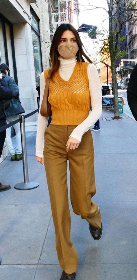 Kendall Jenner might have just found the perfect solution to dressing for the confusing summer-fall hybrid weather we've been having lately: cropped sweater vests with cutouts. 📸: Getty Images #kendalljenner #sweatervest #fallstyle #falloutfits #celebritystyle #style Cropped Sweater Vest Outfit, Rainbow Vest, Vest Street Style, Cropped Sweater Outfit, Cropped Sweater Vest, White Oversized Sweater, Sweater Vest Outfit, Chica Cool, Yellow Vest