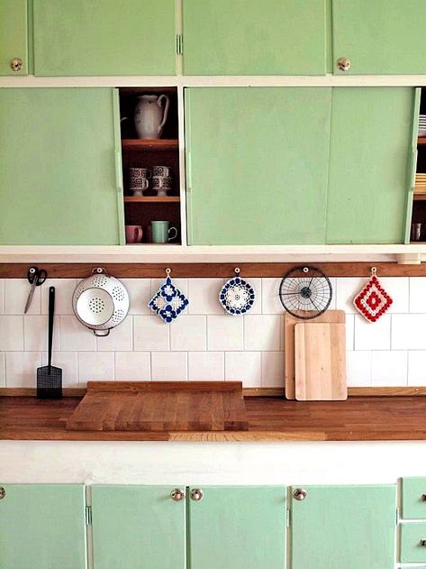 Kitchen Cabinets Doors, Small Kitchen Cabinets, Cabinets Doors, Kitchen Cabinet Doors, Plywood Furniture, Diy Interior, Trendy Kitchen, Green Kitchen, Retro Stil