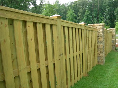 Shadow Box Fence with trimmed top. I am completely in love with this fence. Would like to have this without the brick to reduce costs! Shadowbox Fence, Shadow Box Fence, Backyard Fencing, Fence Planning, Wood Fence Post, Fence Design Ideas, Vinyl Fences, Easy Fence, Fences Ideas