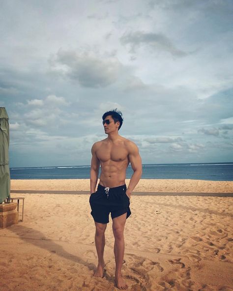 CHUANDO TAN 陈传多 on Instagram: "Not in great form, but happy being in the nature 😜 Awesome week ahead peeps👌:) #whenWillISeeYouAgain #nature #wilderness" Chuando Tan, Pietro Boselli, Handsome Asian Men, Hot Asian Men, Tan Body, H U, Boy Poses, Men's Muscle, Japanese Men