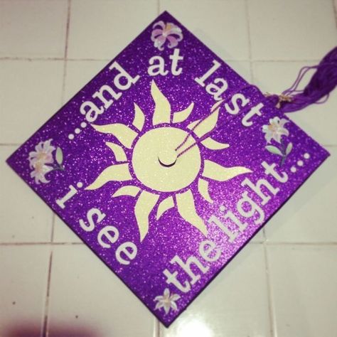 Community Post: 32 Jaw Dropping Disney Graduation Caps Grad Cap Ideas Purple, Rapunzel Grad Cap, Cute Grad Cap Ideas, Grad Cap Ideas, Disney Graduation Cap, Disney Graduation, Abi Motto, High School Graduation Cap, College Graduation Cap Decoration