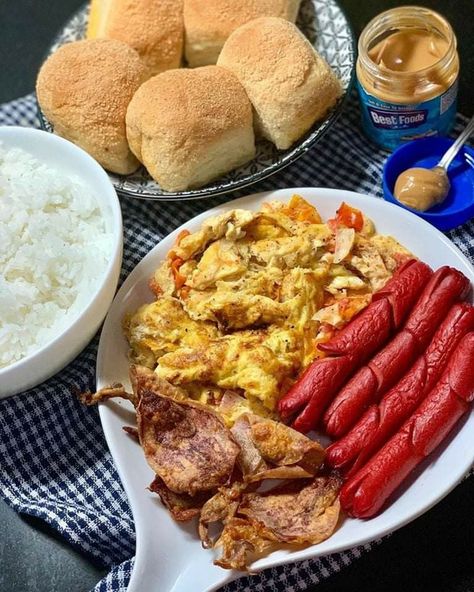 Filipino Aesthetic, Pinoy Breakfast, Silog Meals, Salsa And Guacamole, Filipino Breakfast, Family Brunch, Lunch Recipes Healthy, Juicy Tomatoes, Fair Food Recipes