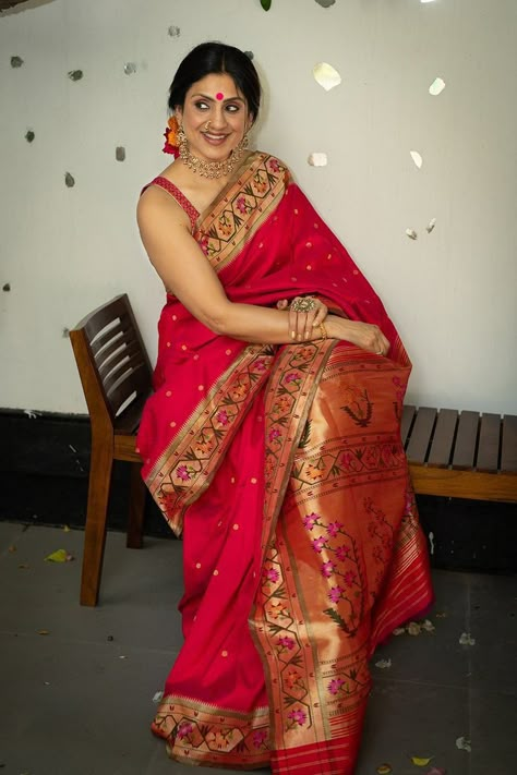 Paithani Saree Wedding, Red Sarees, Yeola Paithani, Saree Material, Whatsapp Images, Reception Saree, Marathi Wedding, Stylish Kurtis Design, Nauvari Saree