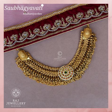 Hasdi Set Gold, Jadtar Jewellery Necklaces, Jadau Necklace, South Indian Style, Indian Wedding Jewelry Sets, Neck Pieces Jewelry, Antique Necklaces Design, Antique Gold Jewelry Indian, Handmade Gold Jewellery