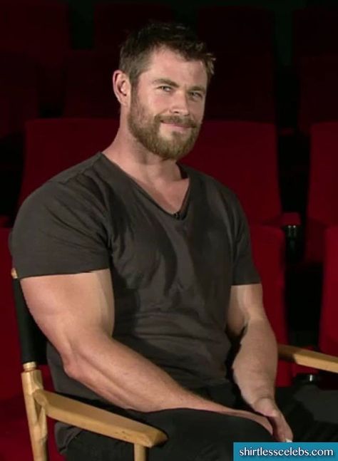 Chris Hemsworth Muscles, Snowwhite And The Huntsman, Hemsworth Brothers, Chris Hemsworth Thor, Australian Actors, Actor John, Liam Hemsworth, Hot Actors, Chris Hemsworth