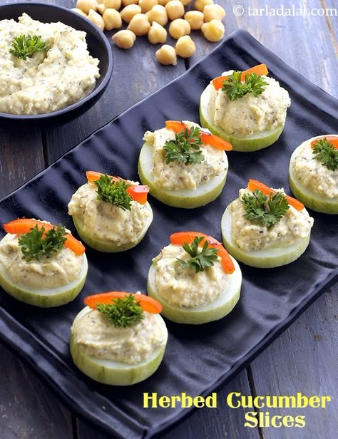 Herbed Cucumber Slices | Cucumber slices topped with hummus | Lebanese Hummus, Healthy Starter, Veg Starter Recipes, Mini Food Appetizers, Appetizer Recipes Vegetarian, Healthy Starters, Vegetarian Starters, Recipe Spinach, Spinach Cheese