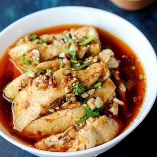 Healthy steamed chicken with ginger soy sauce dip. Szechuan Chicken, Sichuan Food, Steamed Chicken, Poached Chicken, Chinese Dishes, Chinese Cooking, Cooking Wine, Asian Cooking, Asian Dishes