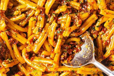 Sundried Pesto Pasta, Sundried Tomato Pesto Pasta, Sundried Tomato Recipes, Tomato Pesto Pasta, Baked Cauliflower Recipe, Giada De Laurentiis Recipes, Pesto Pasta Recipe, 30seconds Food, Sundried Tomato Pasta