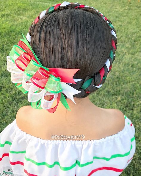 547 Likes, 44 Comments - PATRICIA 👩🏻‍🎨 KAYLANI 👧🏻 (@pr3ttygirl79) on Instagram: “Fun facts about México 🇲🇽 . México got its independence from Spain on September 28th 1821.…” Fun Facts About Mexico, Outfit Mexicano, Mexican Hairstyles, Easy Toddler Hairstyles, Hairstyles Theme, Mexican Party Theme, Toddler Hairstyles Girl, Mexican Outfit, Quince Hairstyles