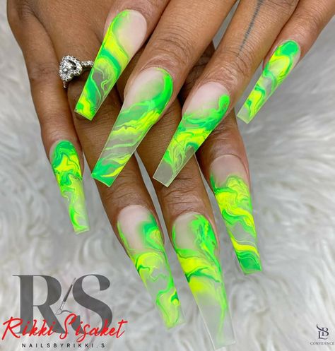 Neon Green Acrylic Nails Designs, Purple And Green Ombre Nails, Fun Summer Nails 2024, Black And Neon Green Nail Designs, Neon Green And Purple Nails Design, Jamaican Nails Ideas, Neon Green Marble Nails, Neon Green Nails Design, Neon Green Drip Nails