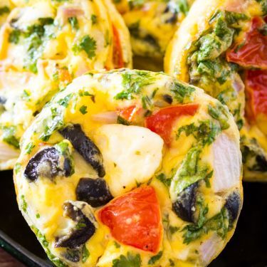 Greek Egg Muffins Veggie Egg Muffins, Muffin Cups Recipes, Greek Breakfast, Egg Muffin Cups, Nutrition Therapy, On The Go Breakfast, Egg Muffins Recipe, Egg Muffins Breakfast, Egg Muffin