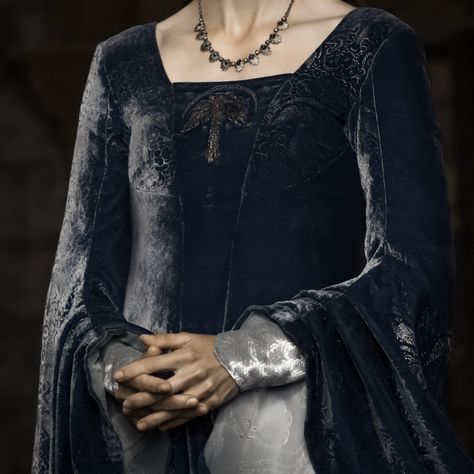 Jeyne Arryn Aesthetic, Asoiaf Northern Fashion, Aemma Arryn Aesthetic, House Baratheon Aesthetic, House Arryn Aesthetic, Asoiaf Clothes, Arryn Aesthetic, Jeyne Arryn, Westeros Aesthetic