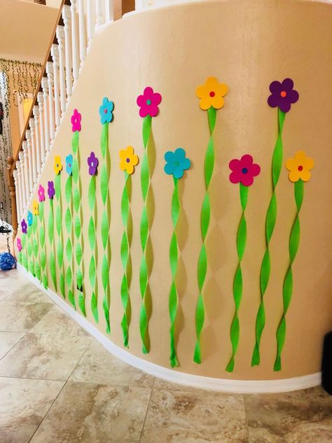 Påskeaktiviteter For Barn, Diy – Velikonoce, Kindergarten Decorations, School Board Decoration, Trolls Birthday Party, Board Decoration, Paper Flowers Craft, Class Decoration, Wall Decor Stickers