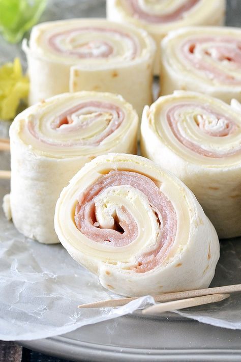 Ham and Cheese Pinwheels » Mother Thyme Mother Thyme, Ham And Cheese Pinwheels, Tortilla Pinwheels, Pinwheel Sandwiches, Cheese Pinwheels, Pinwheel Appetizers, Pinwheel Recipes, Make Ahead Lunches, Snacks Für Party