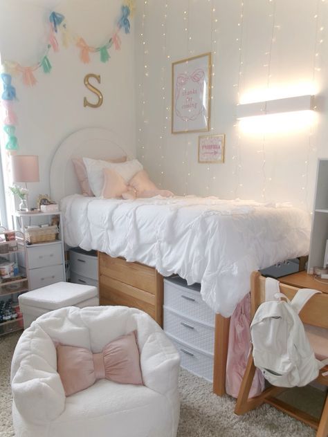 1.Home Decor: #homedecor, #interiordesign, #homedesign, #decor inspiration College Dorm Vanity Ideas, Sec Dorm Rooms, Pink And White Dorm Room Aesthetic, Princeton Dorm, Pink Dorm Bed, University Dorm Room Ideas, Dorm Room Inspo Pink, Modern Dorm Room Ideas, Girl Dorm Room Ideas