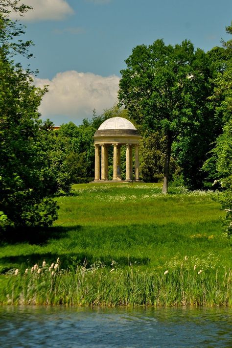 Buckinghamshire England | Built 1712 to 1770s | Designed by Charles Bridgeman (1690–1738), William Kent (c. 1685 – 1748), and Capability Brown (c. 1715/1716 – 1783) | #EnglishLandscapeGarden Stowe Gardens, English Landscape Garden, Dreams Resorts, Castle Garden, Garden Painting, Garden Set, Garden Structures, English Garden, Garden Spaces