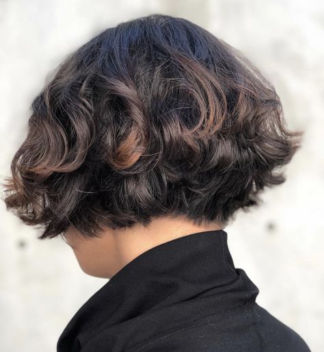 Amelie inspired Bob on curly hair! Amelie Haircut, 80s Curly Hair, Thicken Your Hair, Triangle Hair, French Bob, Hair Undercut, Short Hair Undercut, Super Short Hair, Wavy Bobs