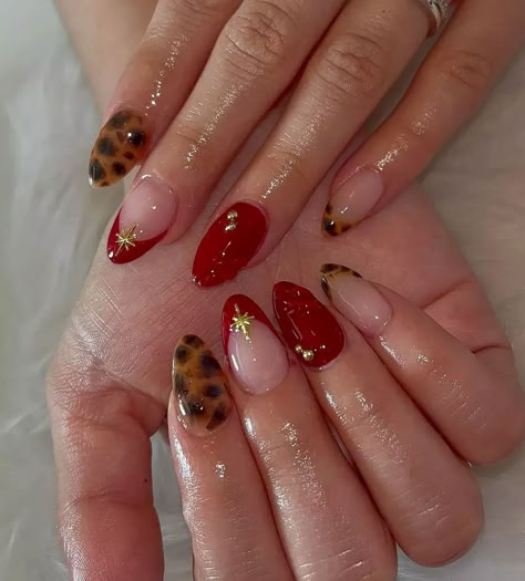 Get into the holiday spirit with these chic tortoise shell French nails paired with a bold red twist! The almond shape adds elegance, making them the perfect festive manicure for parties, family gatherings, or cozy nights by the fire. Sleigh your holiday style! 🎁✨ #HolidayNails #AlmondNails #Nails2024 #NailDesigns Christmas Nails Cheetah Print, Navy Blue And Burnt Orange Nails, Burgundy Animal Print Nails, Christmas Nails Cheetah, Red Fall Nails Designs, Black Fun Nails, Nails To Go With Red Dress Prom, Red And Tortoise Nails, Nails Acrylic Red Design