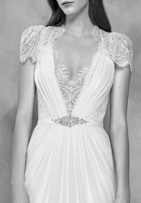 Jenny Packham Wedding Dress, Jenny Packham Wedding Dresses, Jenny Packham Bridal, Korean Wedding Dress, Jenny Packham Dresses, Column Wedding Dress, Bridal Room, Dinner Dress Classy, Wedding Dress With Veil