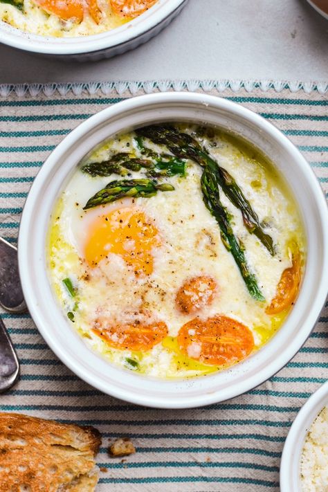 Cocotte Recipe, Spring Breakfast, Eggs Dinner, Christmas Breakfast Recipe, Seasonal Vegetables, Spring Brunch, Quick Weeknight Dinners, Best Breakfast Recipes, Vegetable Seasoning