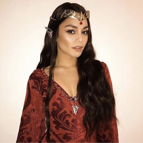 Vennesa Hudgens, Elf Vibes, Hobbit Party, Lotr Costume, Indian Eyes, Elf Costume, Evil Twin, Halloween Inspo, Fantasy Costumes