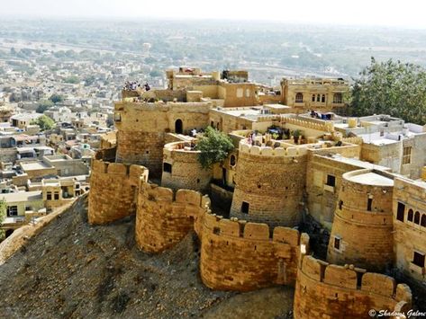 Colorful Rajasthan: Jaisalmer Fort - Sonar Kella 2 Rajasthan Trip, Traditional Indian Dresses, Jaisalmer Fort, Beautiful Places In India, Indian Photos, India Architecture, Places To Visit In India, Golden City, About India