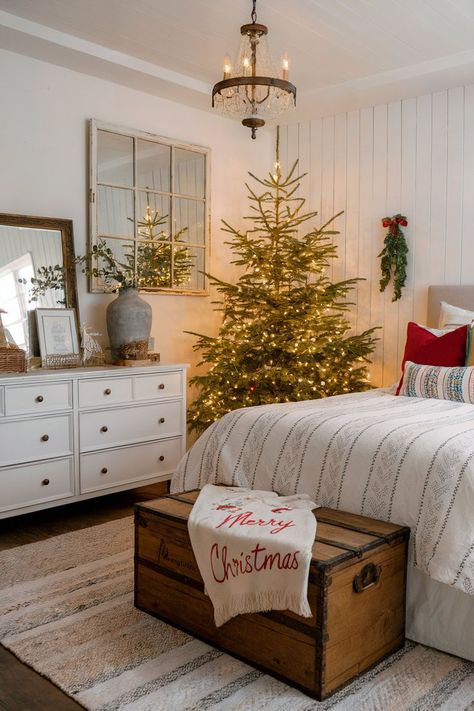 A cozy farmhouse bedroom with simple Christmas decor, featuring a natural tree, rustic accents, and warm lighting. Farmhouse Christmas Inspiration, Vintage Farmhouse Christmas Tree, Modern Cottage Christmas Decor, Simple Country Christmas Decor, Simply Christmas Decor, Christmas Decor Themes Ideas, Old Farmhouse Christmas, Cozy Bedroom Christmas, Simple Farmhouse Christmas Decor